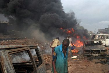 Archive - - - epa01542704 YEARENDER 2008 MAY Nigerians attempt to dowse flames amongst burned vehicles from a pipeline explosion in Ijegun area of Lagos, Nigeria 15 May 2008.