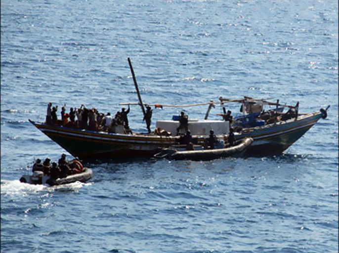 epa : epa01577154 A handout photo released by the Indian Navy, shows the Indian Navy apprehending pirates in the Gulf of Aden on 13 December 2008.The Indian Navy in another