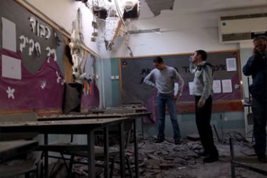 epa01587961 Israelis inspect the damage in a class room at a school in the southern town of Be'er Sheva that was hit by a Palestinian rocket launched by Hamas militants from the Gaza strip, 31 December 2008