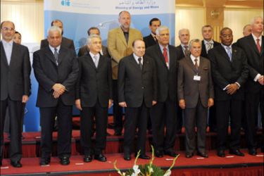 afp : Algerian President Abdelaziz Bouteflika (C) poses with members of the Organization of Petroleum Exporting Countries (OPEC) meeting at a hotel in Oran on December