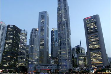 r : A view of the Central Business District in Singapore in this September 23, 2008 file photo. More than a decade after holocaust survivors won compensation from Swiss banks for