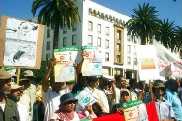 وقفة احتجاجية للمطالبة بتحسين الأجور - من تقرير/ نقابة الإسلاميين تدشن موسم الإضرابات بالمغرب
