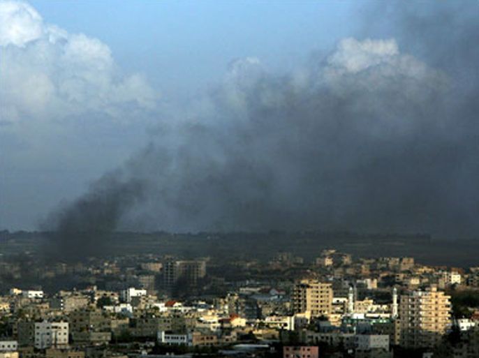 epa : epa01602568 Smoke rises from Israeli missile strikes in the east of Gaza City, 17 January 2009. Since Israel began Operation Cast Lead on 27 December 2008, more than