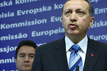 Turkey's Prime Minister Tayyip Erdogan (R) speaks at a joint news conference in Brussels January 19, 2009.