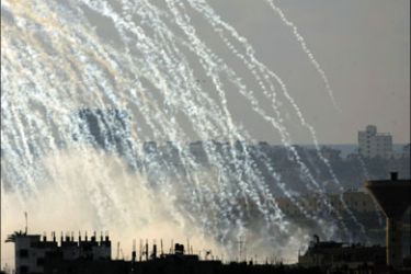 afp : An Israeli artillery shell explodes over the Gaza Strip on January 11, 2009. Israel battled Hamas fighters for the 16th day since launching its war in Gaza that has killed nearly 900