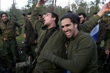 afp ; Israeli soldiers rest near the Israel-Gaza border after returning the Gaza Strip on January 18, 2009. Israel and Palestinian fighters exchanged their first shots in Gaza today,