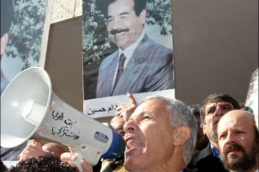 صور صدام حاضرة بالأردن بعد عامين على إعدامه