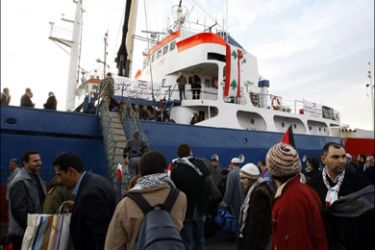 afp : A picture taken on February 2, 2009 shows Lebanese activists preparing to sail to the Gaza Strip from the port of the northern Lebanese city of Tripoli, via Cyprus, in an