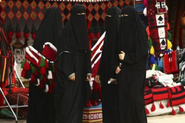 Veiled Saudi women attend the Riyadh Heritage and Culture Festival in Riyadh April 24, 2009. Picture taken