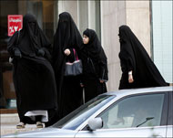 بعض الجمعيات الحقوقية انتقدت أوضاع المرأة بالسعودية (رويترز-أرشيف)