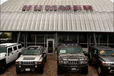 afp : SCHAUMBURG, IL - JUNE 02: Hummer vehicles are offered for sale at Woodfield Hummer, a Hummer and Chevrolet dealerhip, June 2, 2009 in Schaumburg, Illinois.