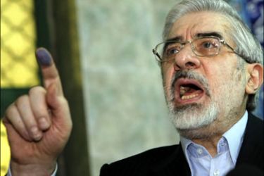 afp : (FILES) -- File picture dated June 12, 2009 shows former Iranian Prime Minister and presidential candidate Mir Hossein Mousavi speaking after voting at Ershad mosque in