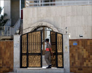 الشرطة الكويتية قالت إن البريكان انتحر بالرصاص في بيته (رويترز)