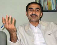 حسين أحمدي: الأزمة التي يواجهها نجاد في طريقها للحل (الجزيرة نت) 