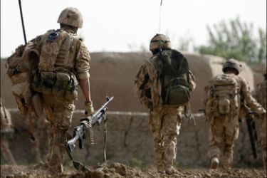 r : British troops from the Royal Regiment of Scotland (3 SCOTS) patrol a Taliban-held area of Afghanistan's Helmand province during operation Panther's Claw July 11, 2009.