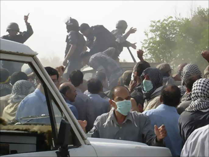 مواجهات سابقة بين الشرطة العراقية  واللاجئين بمعسكر أشرف بمحافظة ديالى (رويترز-أرشيف)