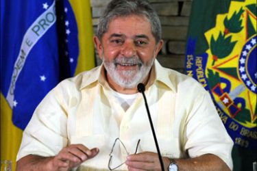 afp : Brazilian President Luiz Inacio Lula da Silva attends a ministerial meeting at Granja do Torto in Brasilia, on July 13, 2009. Lula da Silva and his cabinet discuss ways in which to