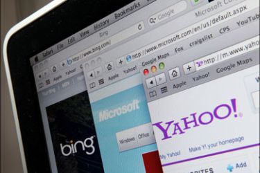 afp : SAN ANSELMO, CA - JULY 29: The websites of Bing, Microsoft and Yahoo are displayed on a computer monitor July 29, 2009 in San Anselmo, California. Microsoft and