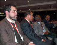 جمال الدين البورقادي (الأول من اليسار): التعبئة يمكنها تخفيف قلق المغاربة (الجزيرة نت)