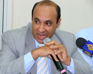 عبد الرحمن الشامي رأى أن الإنترنت وسيلة محدودة الفعالية داخل اليمن (الجزيرة نت)