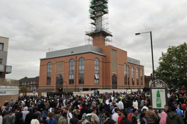 Anti-facist protestors gather outside a mosque in Harrow, North London on September 11, 2009. Riot police intervened to quell clashes between Muslims and anti-Islamic