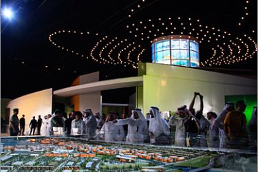 REUTERS / Visitors look at a model of King Abdullah University of Science and Technology (KAUST) displayed at the opening ceremony of the university in Jeddah September 23, 2009. REUTERS/Susan Baaghil (SAUDI ARABIA EDUCATION