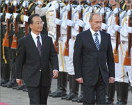 زيارة بوتين (يمين) لبكين حالت دون لقائه كلينتون (الفرنسية)