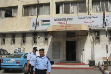 لم يعد الالتحاق بالشرطة الفلسطينية مقتصر على الرجال فقط- مركز شرطة نابلس- الجزيرة نت2