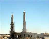 مسجد طور البناء في الطيبة الصادر بحقه أمر هدم من قبل إسرائيل (الجزيرة)