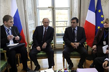 Russian Prime Minister Vladimir Putin (2ndL) and France's Prime Minister Francois Fillon (2ndR) are pictured, on November 27, 2009, during a Franco-russian seminary