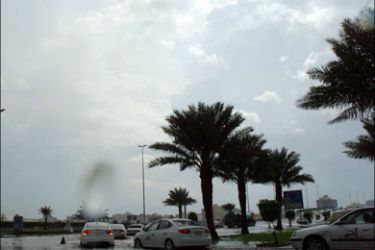 afp - A handout picture released by the Saudi Press Agency (SPA) shows traffic during a rain storm in Jeddah on November 25, 2009