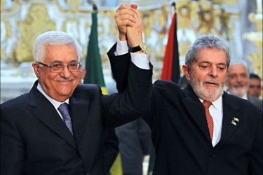 Palestinian leader Mahmud Abbas (L) and Brazilian President Luiz Inacio Lula da Silva pose for photographers during a meeting at Mercy Museum in Salvador, Bahia State