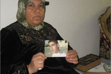 والدة الشهيد صلاح أبو عيطة تؤكد إعدامه عمدا