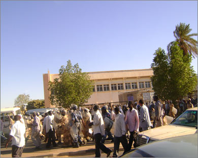 مظاهرة سابقة في الخرطوم (الجزيرة)