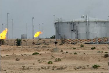 A partial view shows the Iraqi oil refinery of al-Zubair, 30kms south of the southern Iraqi port city of Basra, December 11, 2009. Iraq struck deals with consortiums led by