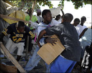 زلزال هايتي خلف ملايين المشردين وآلاف القتلى (الفرنسية)