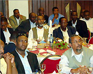مشاركون في حفل جمع التبرعات لجامعة بنادر الصومالية (الجزيرة نت)