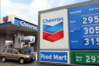afp : ALAMEDA, CA - JANUARY 29: Chevron customers drive out of a Chevron gas station January 29, 2010 in Alameda, California. Chevron reported a 37 percent decline