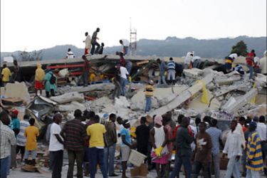 r_Resident search for survivors among the debris after an earthquake in Port-au-Prince January 13, 2010.