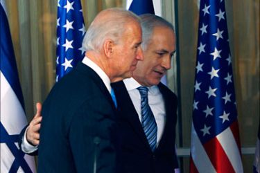 r_Israel's Prime Minister Benjamin Netanyahu (R) and U.S. Vice President Joe Biden leave after a joint statement at Netanyahu's residence in Jerusalem March 9, 2010.