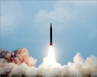من تجربة باكستانية لاختبار صاروخ بالستي من طراز شاهين 2 (رويترز-أرشيف)
