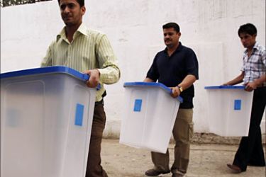 r_Election authorities from the Independent High Electoral Commission carry ballot boxes to a polling station in Basra, 420 km (260 miles) southeast of Baghdad, March 1, 2010.