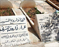 القبور ما زالت تحكي صمود شهداء المخيم(الجزيرة نت)