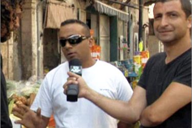 الثنائي الكوميدي الفلسطيني " شماس ونحاس" خلال استطلاع راي مواطن عربي