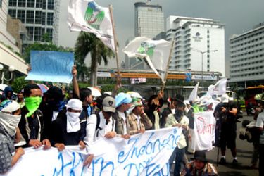 مظاهرات في قلب العاصمة جاكرتا - مطالبات بإعدام المتهمين بالفساد بإندونيسيا