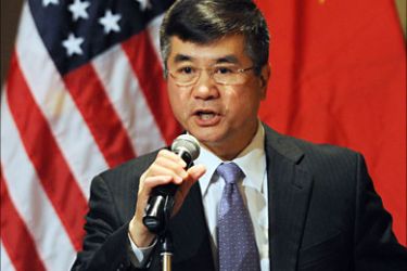 f_US Secretary of Commerce Gary Locke holds the microphone while speaking at a business luncheon in Beijing on May 21, 2010.