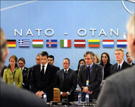 الخبراء أوصوا بتخفيض عدد العاملين بمقر الناتو ببروكسيل (رويترز-أرشيف)