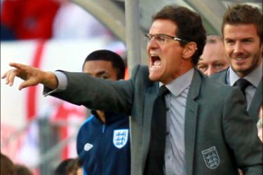 afp : England's coach Fabio Capello (C) shouts instructions to his players in front of England's injured midfielder David Beckham (back) during the Group C first round 2010 World