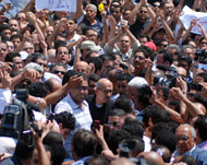 المتظاهرون رفعوا شعارات تندد بالتعذيب وتدعو إلى سقوط النظام (الجزيرة نت)