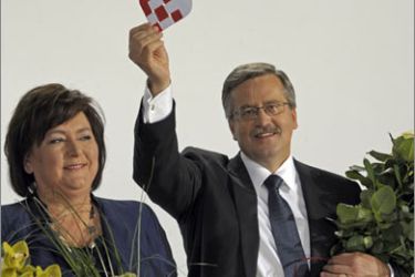 Parliament Speaker, acting president and presidential candidate Bronislaw Komorowski and his wife Anna react after exit polls for the early presidential elections in Warsaw on July 4, 2010. Polish conservative opposition leader Jaroslaw Kaczynski congratulated the governing liberals' candidate Bronislaw Komorowski